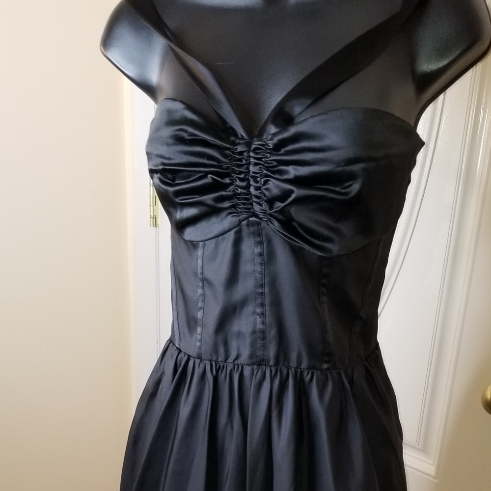 bebe dress SILKY FIGURE FLATTERING like new  authentic designer - Picture 2 of 4